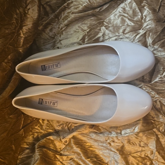 9.5 Nude Dress Pumps - Picture 3 of 11